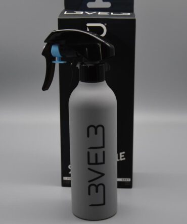 L3VEL3 Sprühflasche Farbe grau mit rutschfester Soft-Touch-Oberfläche